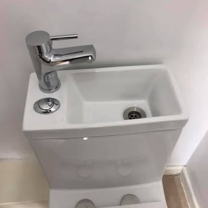 Compact sink and tap installation